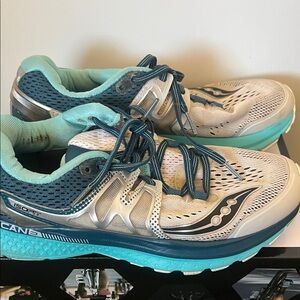 Saucony Women's Athletic Shoes - Teal and White size 8. Great condition